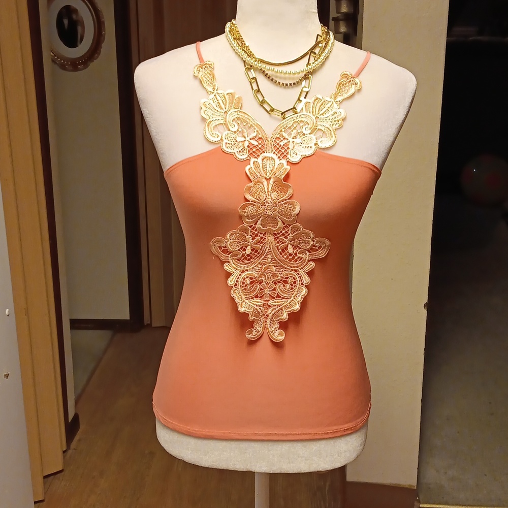 UNO CORE CORAL LACE SUMMER TOP